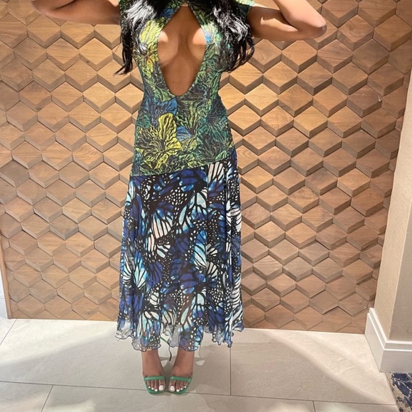 COPY - KIM SHUI BUTTERFLY DRESS SIZE SMALL ONLY WORN ONCE - Picture 3 of 3